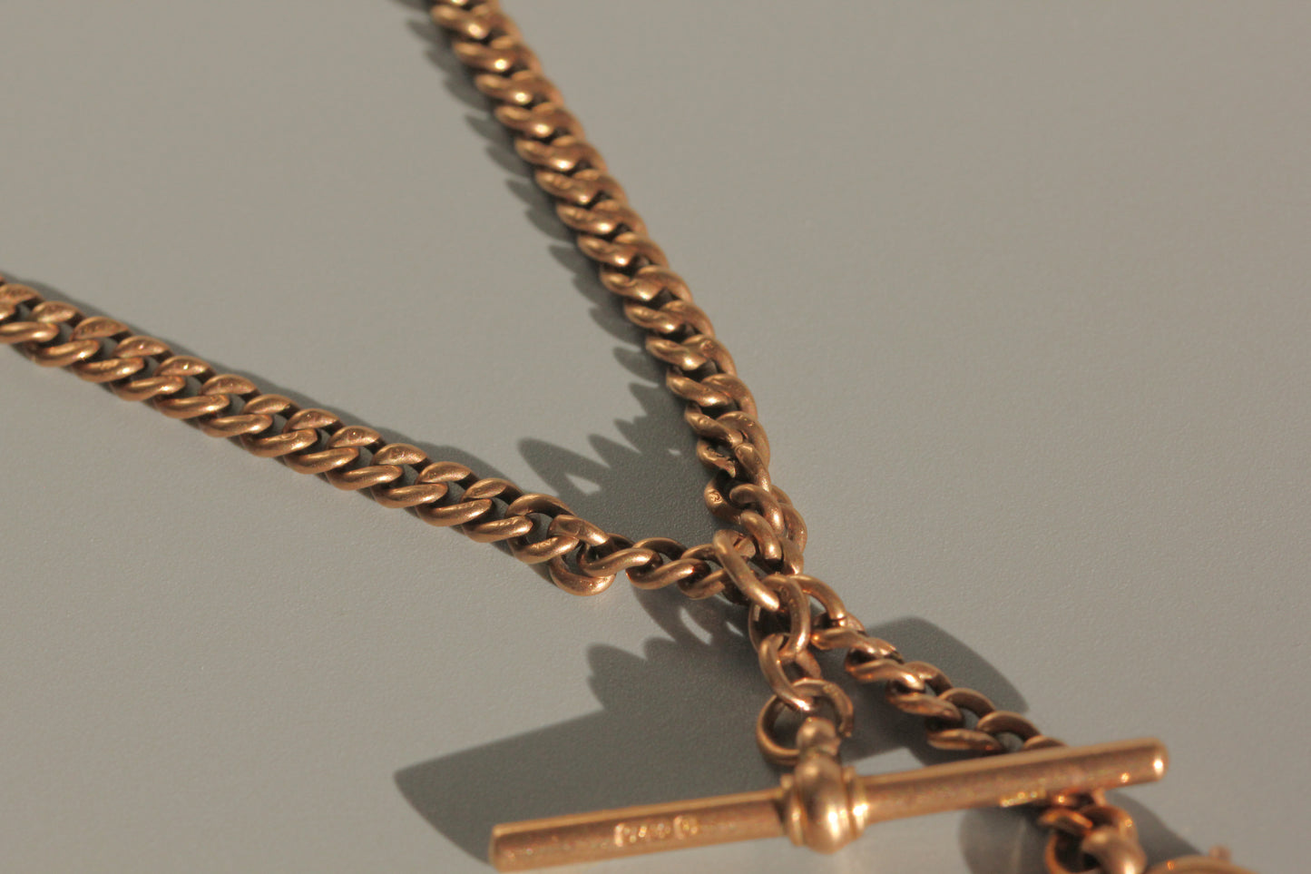 Antique victorian curb link albert chain, in 9 carat gold