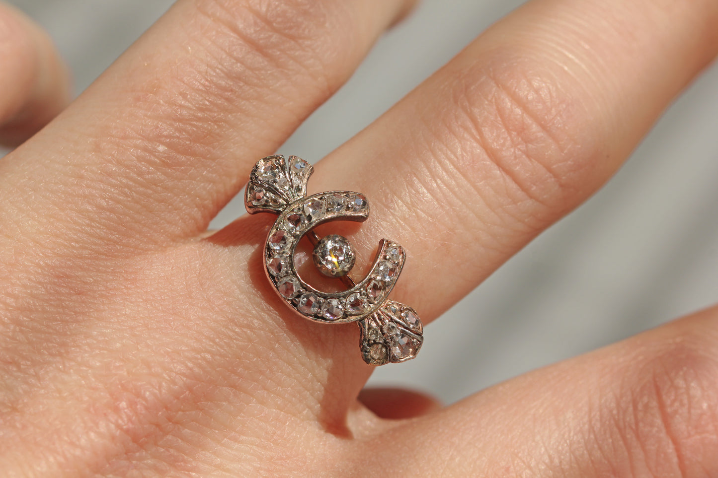 Antique old cut diamond horseshoe ring, in 9 carat gold