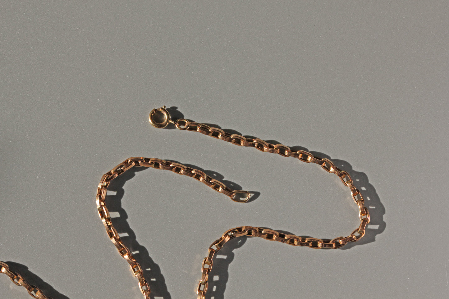 Antique victorian chunky belcher box link chain, in 9 carat gold