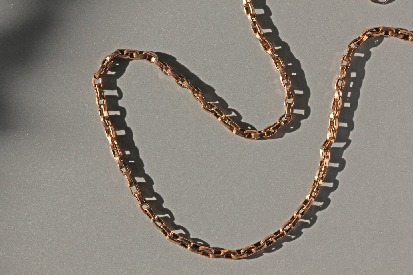 Antique victorian chunky belcher box link chain, in 9 carat gold