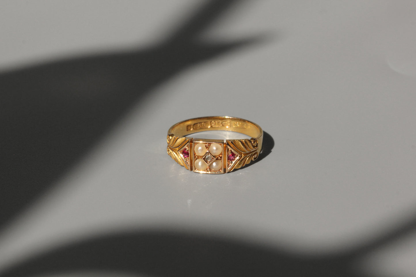 Antique victorian pearl diamond and ruby ring, in 15 carat gold