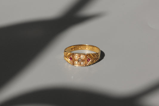 Antique victorian pearl diamond and ruby ring, in 15 carat gold