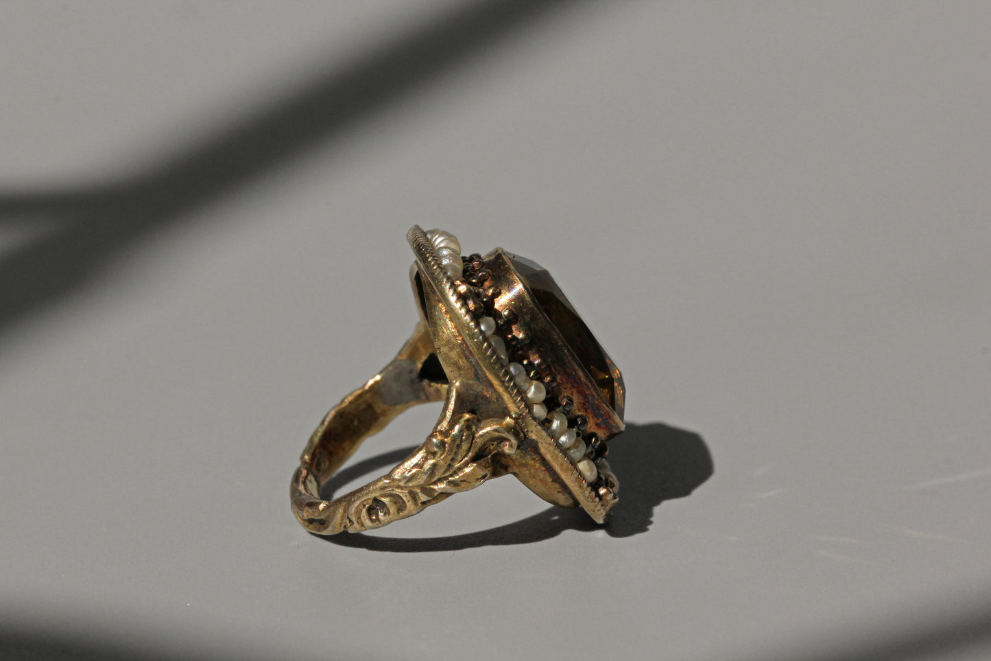 Antique georgian citrine and seed pearl ring, in 9 carat gold