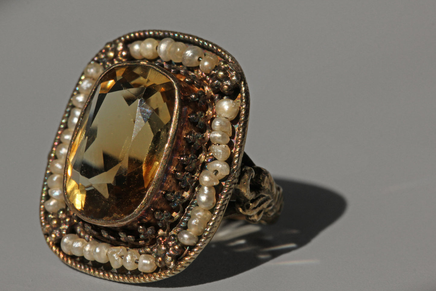 Antique georgian citrine and seed pearl ring, in 9 carat gold