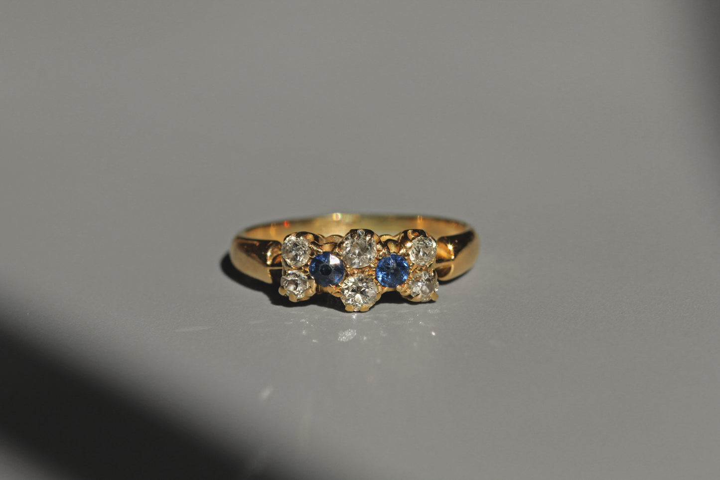 Antique art deco sapphire and old cut diamond ring, in 18 carat gold