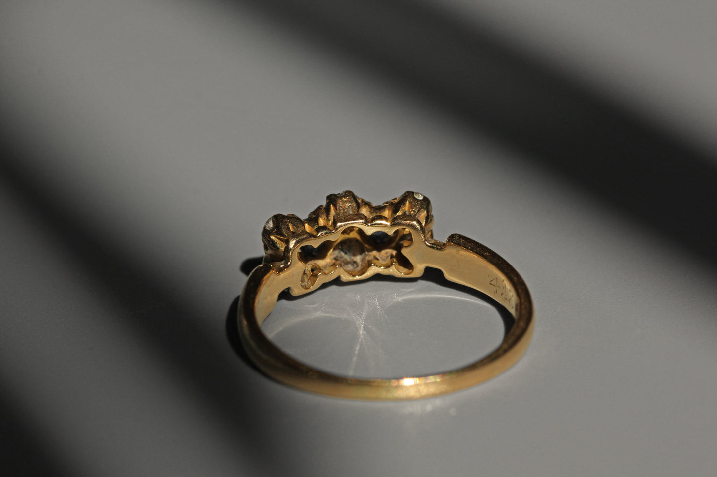 Antique art deco sapphire and old cut diamond ring, in 18 carat gold