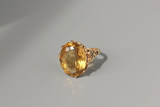 Vintage citrine solitaire ring, in 9 carat gold