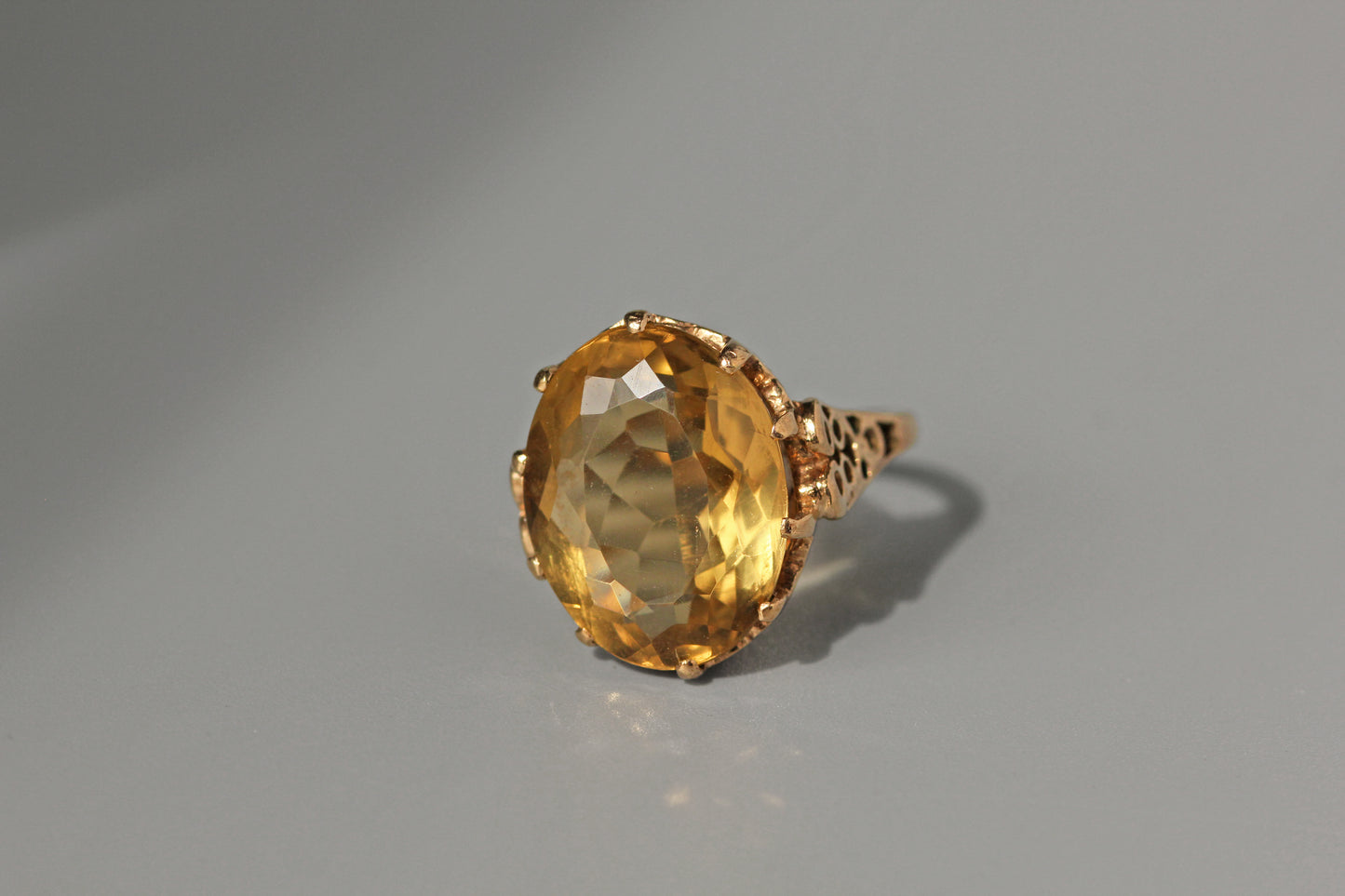 Vintage citrine solitaire ring, in 9 carat gold