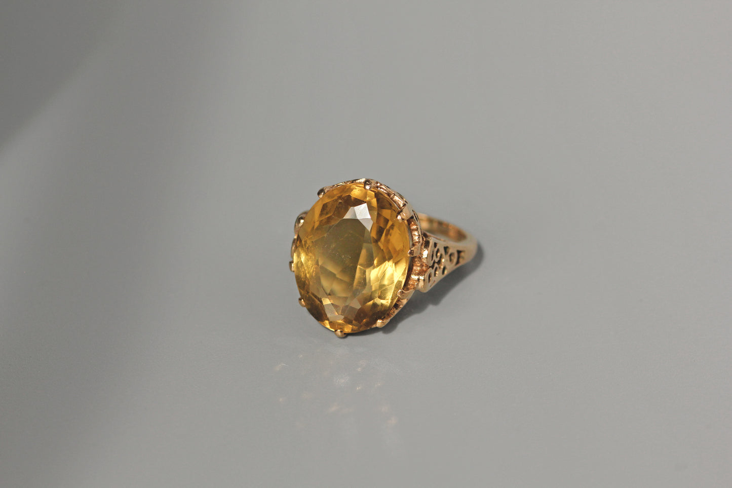 Vintage citrine solitaire ring, in 9 carat gold