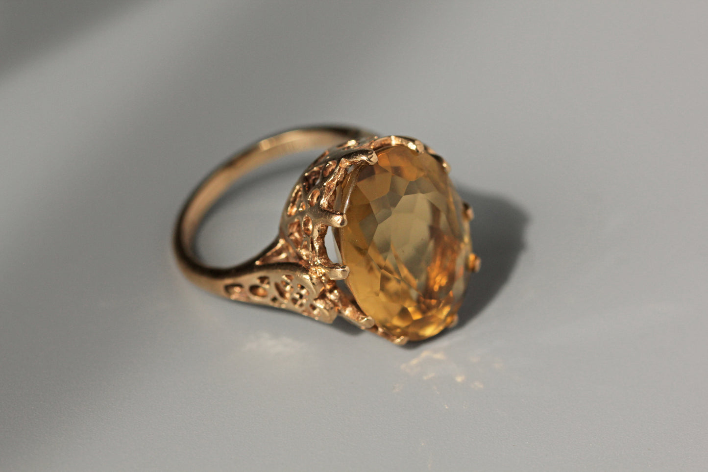 Vintage citrine solitaire ring, in 9 carat gold