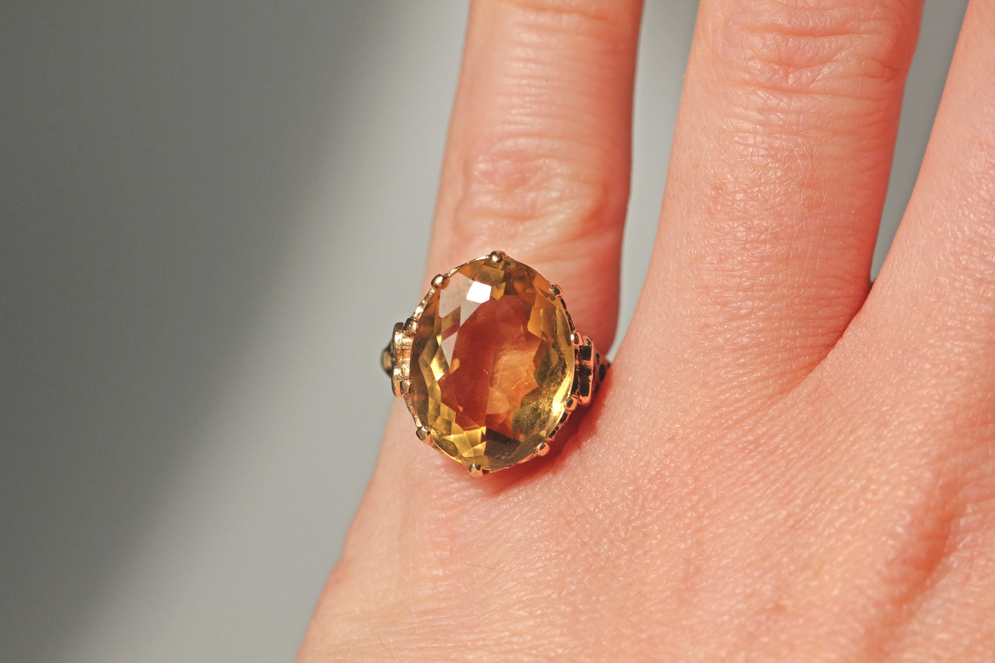Vintage citrine solitaire ring, in 9 carat gold