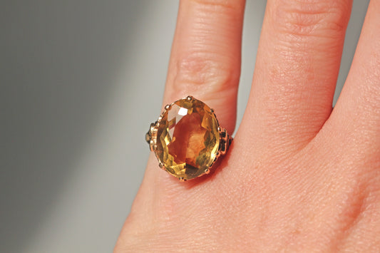 Vintage citrine solitaire ring, in 9 carat gold