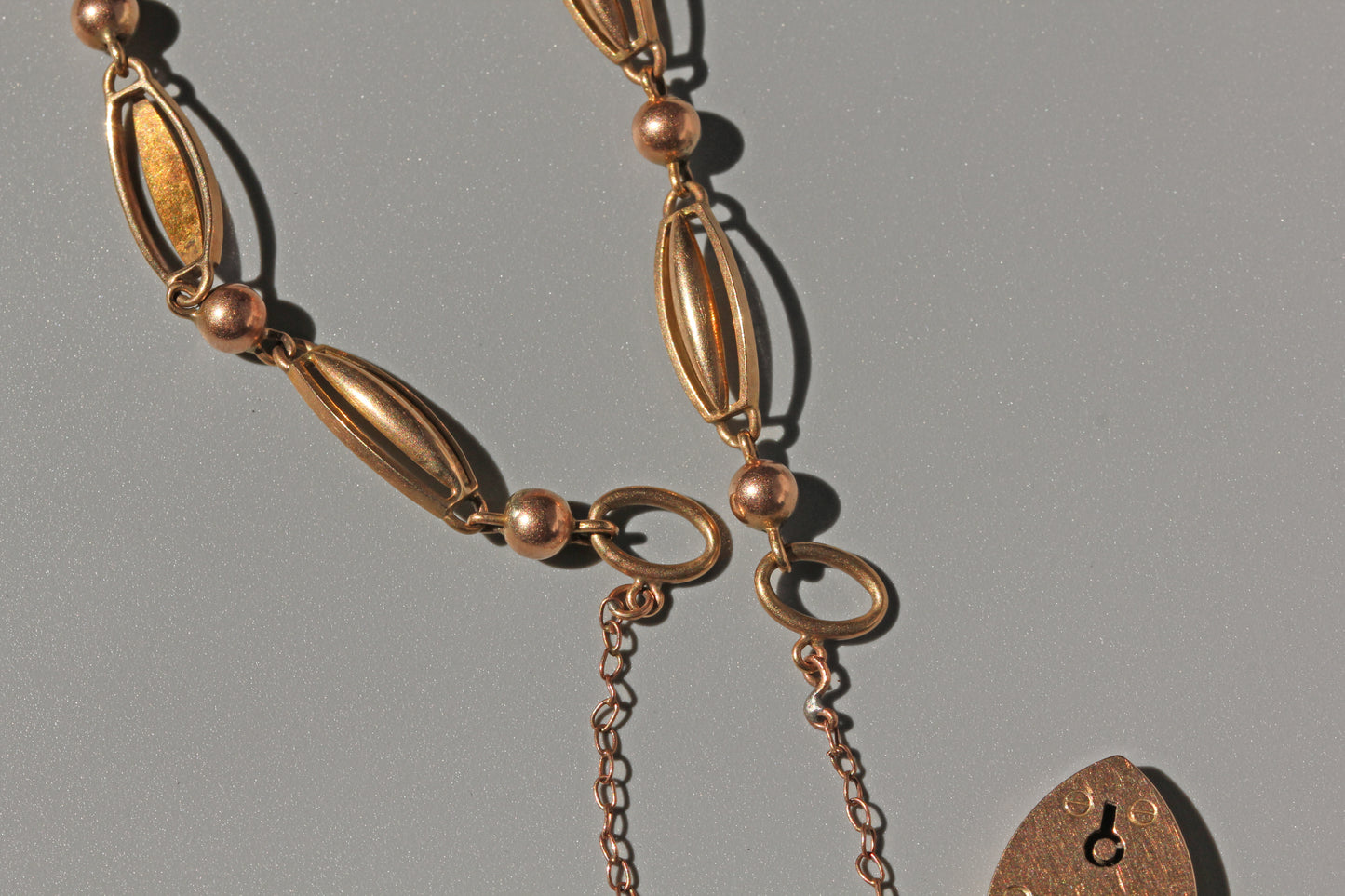 Antique victorian fancy link bracelet with heart padlock, in 9 carat gold