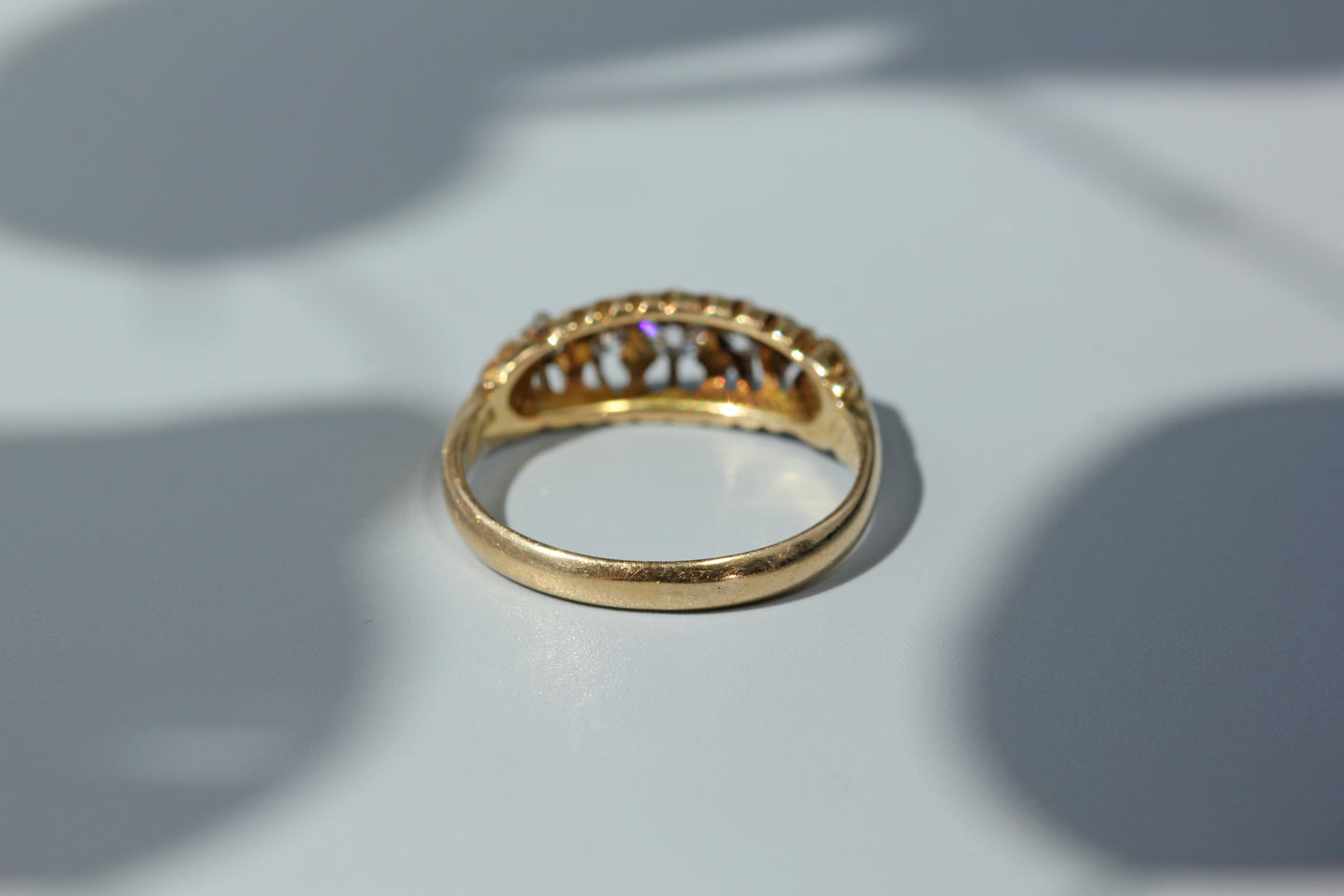 Antique diamond five stone ring, in 18ct gold