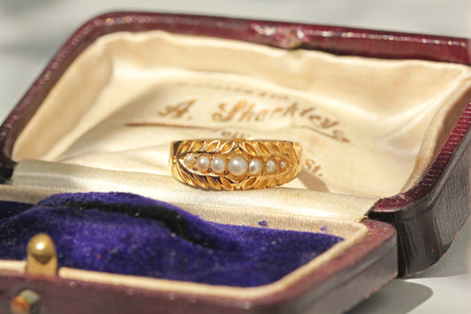 Antique victorian pearl band ring, in 18 carat gold