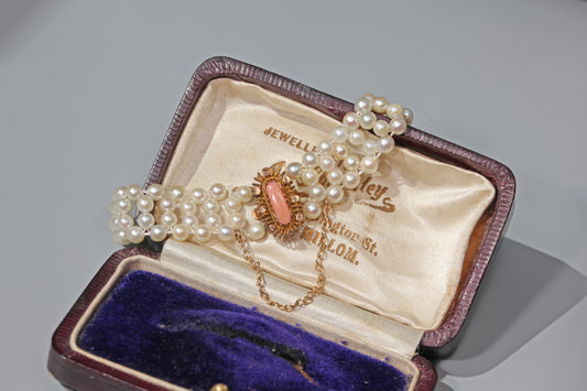 Textured sunburst 9ct gold coral clasp on vintage pearl bracelet