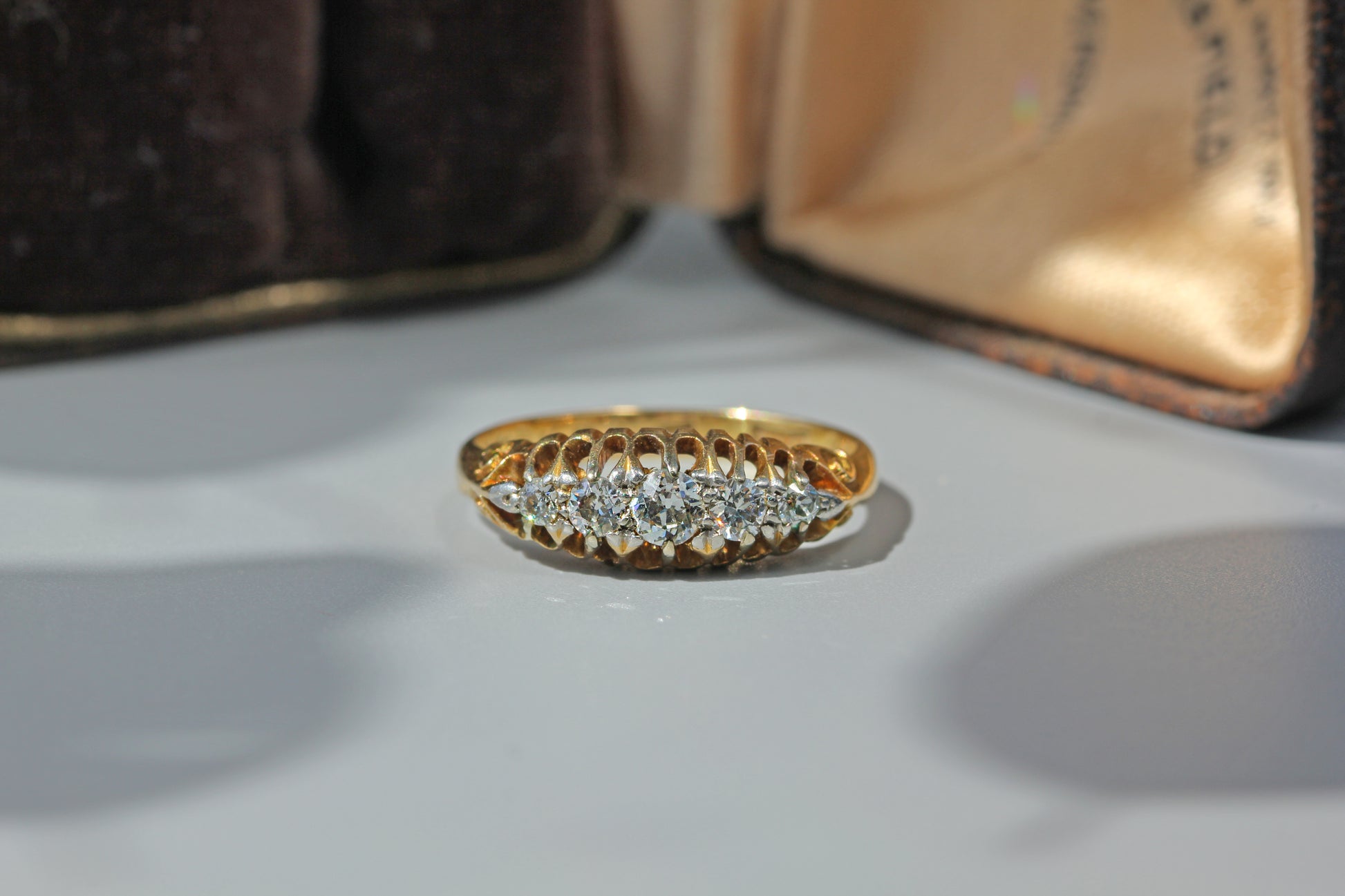 18ct gold antique five stone graduated diamond ring 