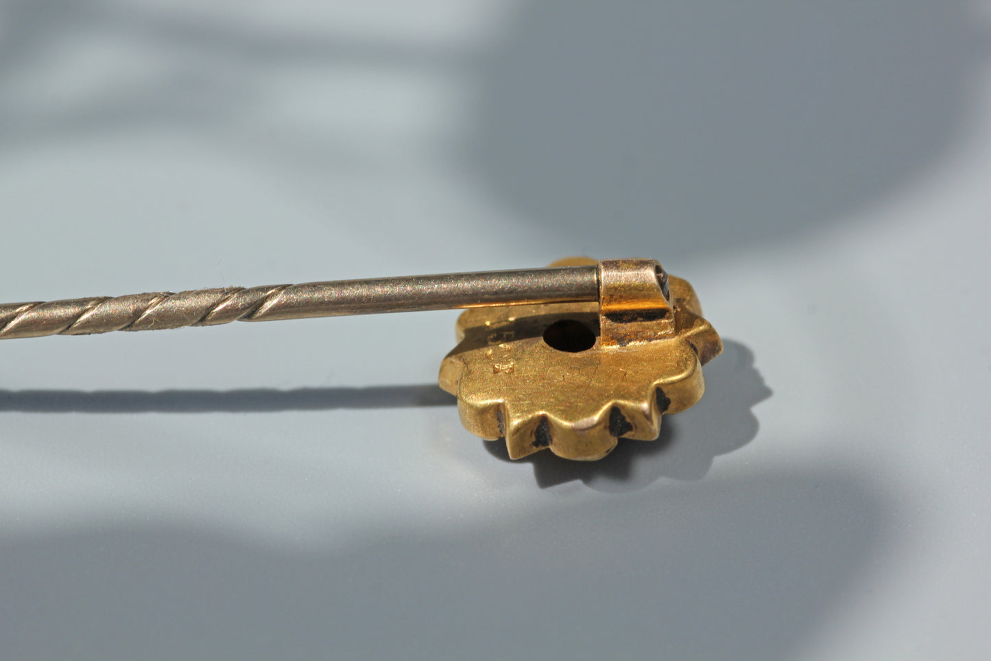 Antique victorian gold hallmark on pin 