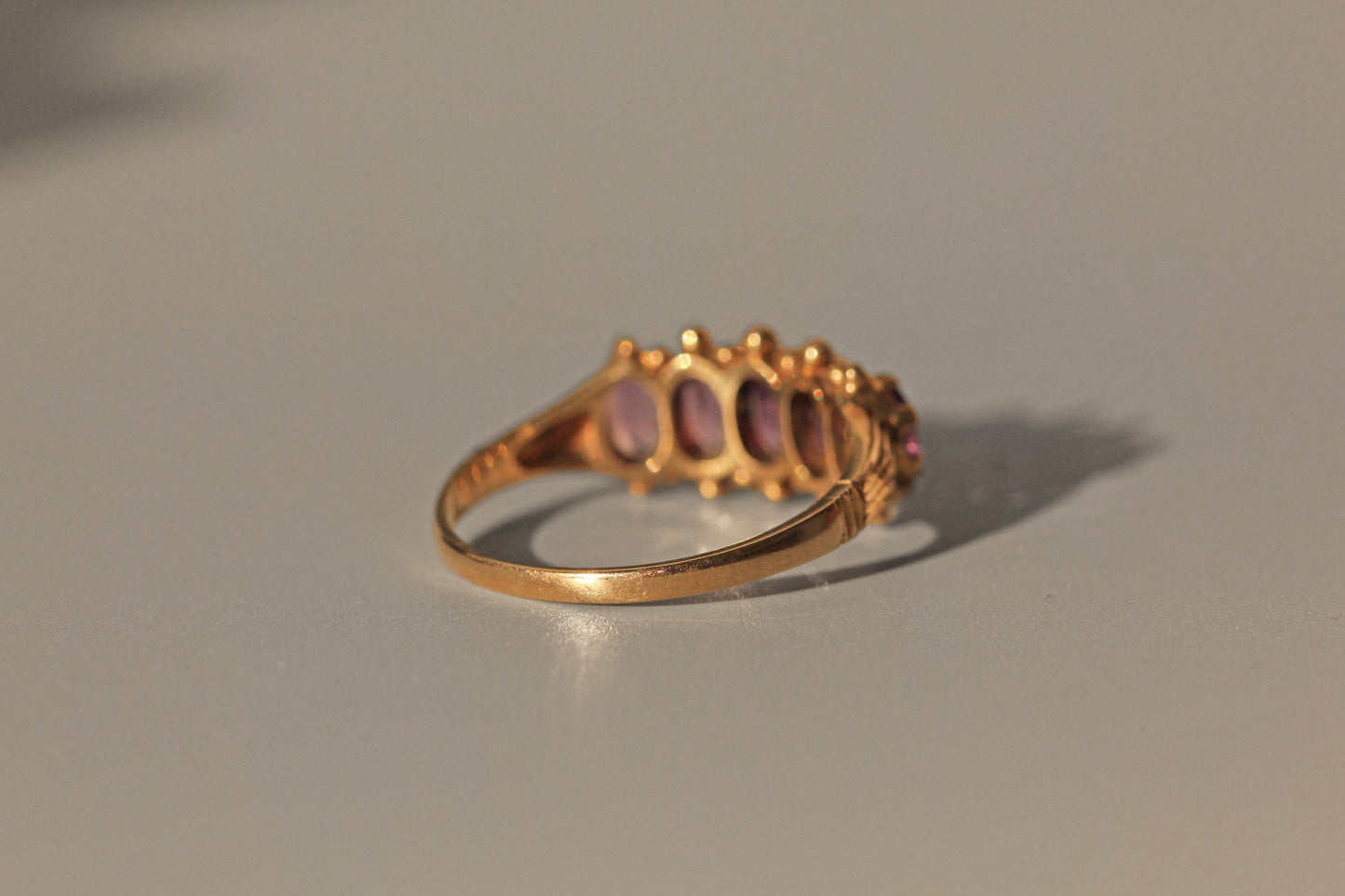 Vintage amethyst five stone ring, in 9 carat gold