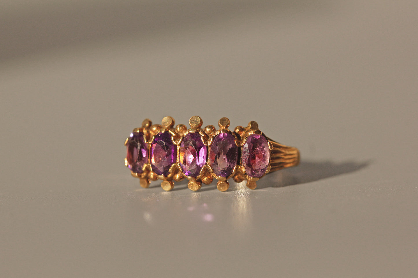 Vintage amethyst five stone ring, in 9 carat gold