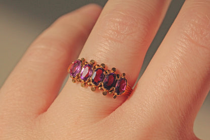 Vintage amethyst five stone ring, in 9 carat gold