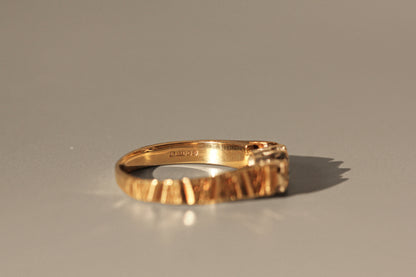 Vintage diamond and sapphire trilogy ring, in 9 carat gold