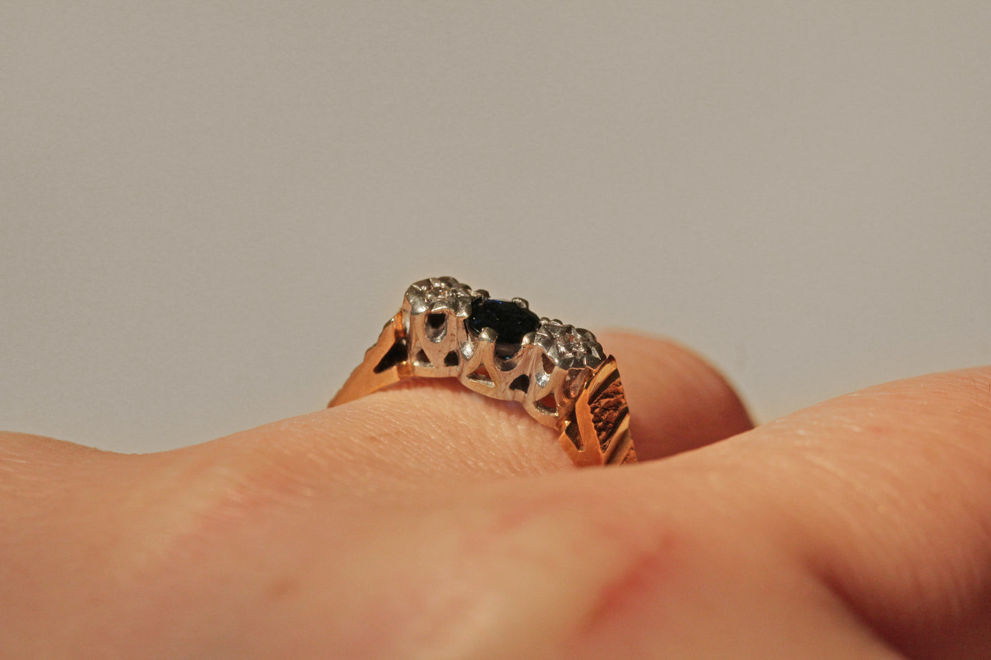 Vintage diamond and sapphire trilogy ring, in 9 carat gold