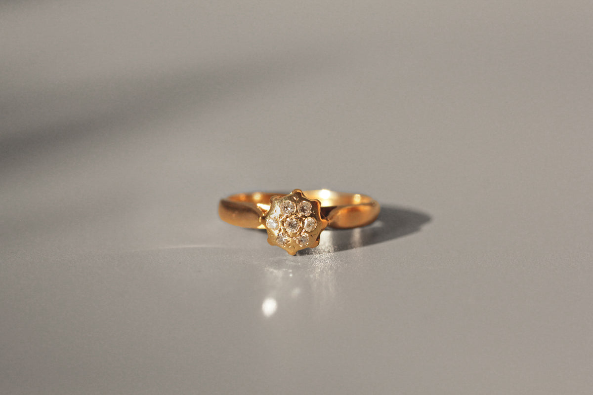 Vintage diamond cluster ring in 9 carat gold