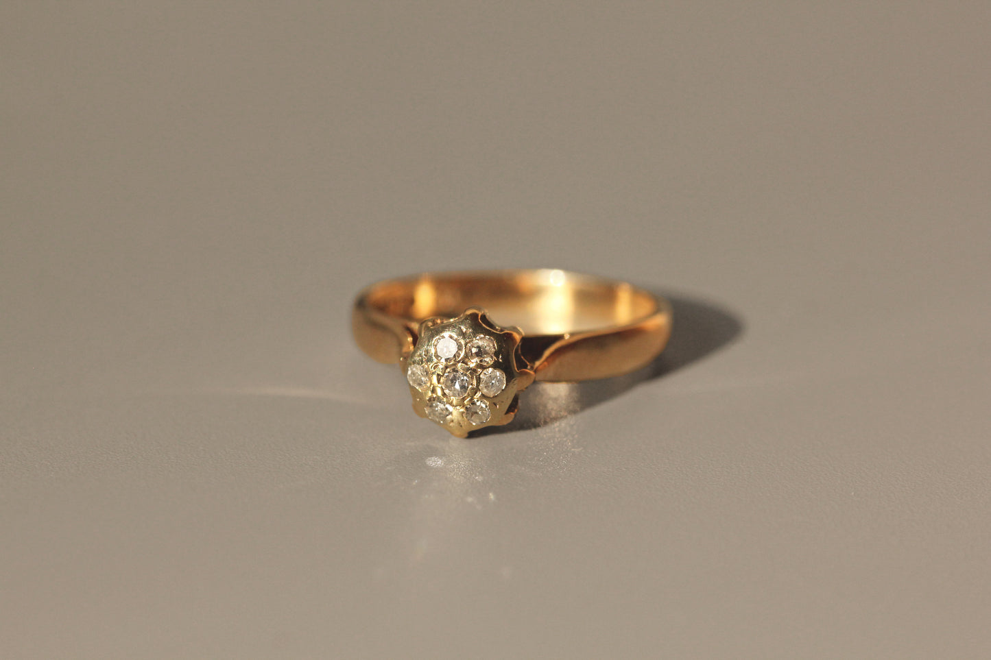 Vintage diamond cluster ring, in 9 carat gold