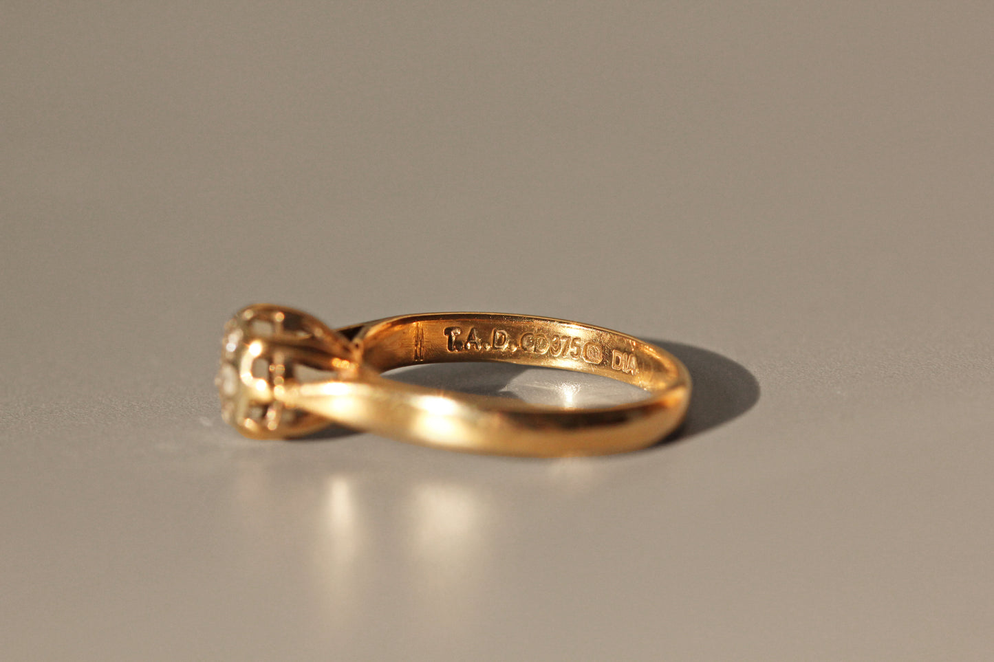 Vintage diamond cluster ring, in 9 carat gold