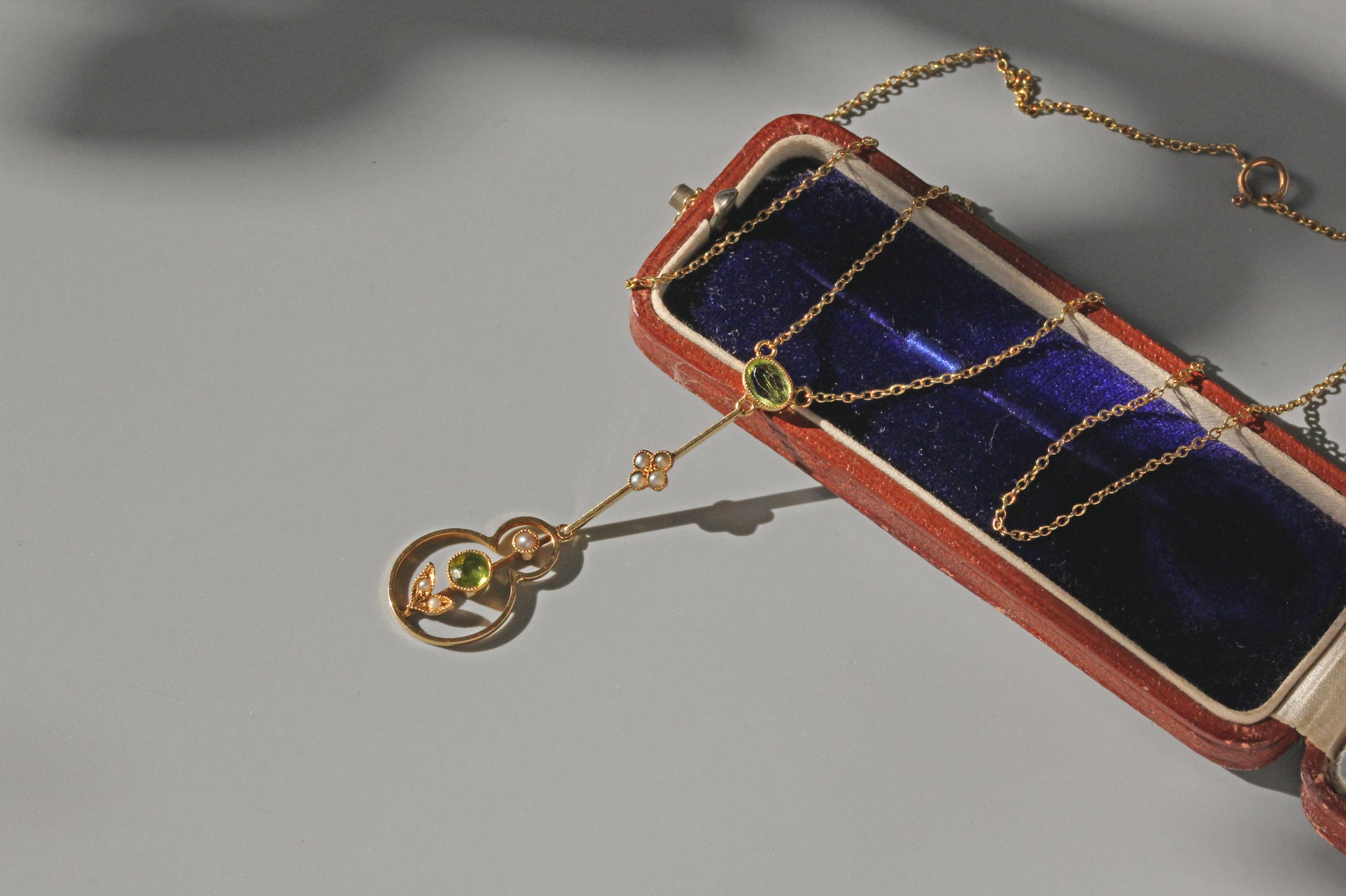 Antique Victorian pearl and peridot necklace in 15 carat gold in box