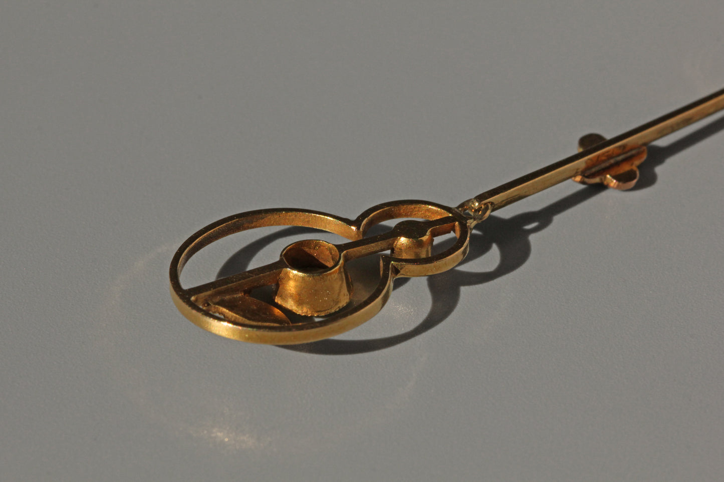 Antique victorian pearl and peridot necklace, in 15 carat gold