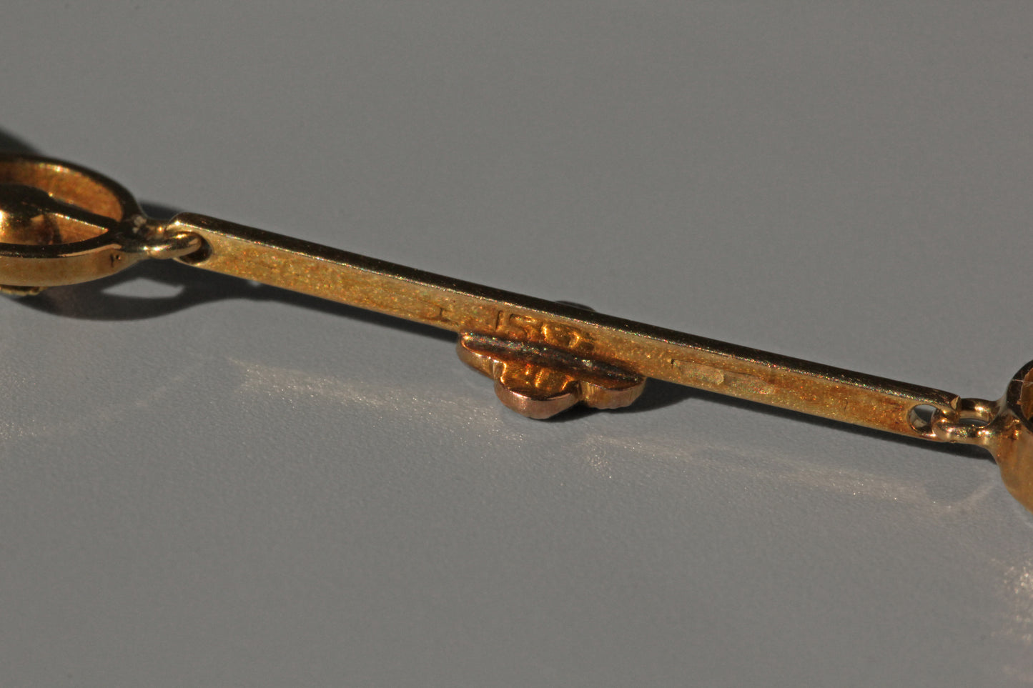 Antique victorian pearl and peridot necklace, in 15 carat gold