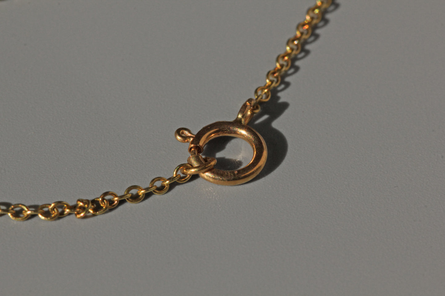 Antique victorian pearl and peridot necklace, in 15 carat gold