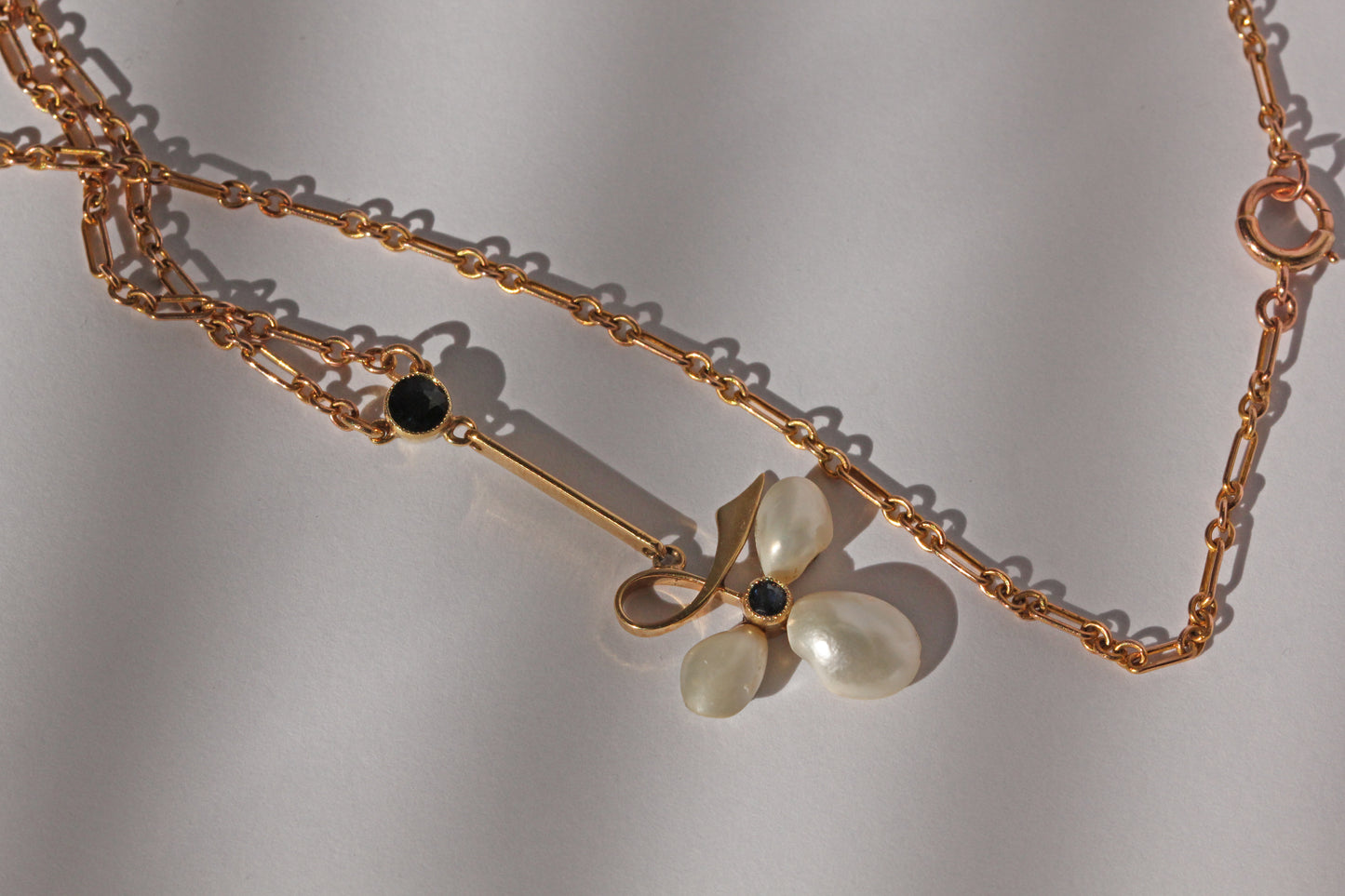 Antique edwardian sapphire & baroque pearl necklace, in 15 carat gold