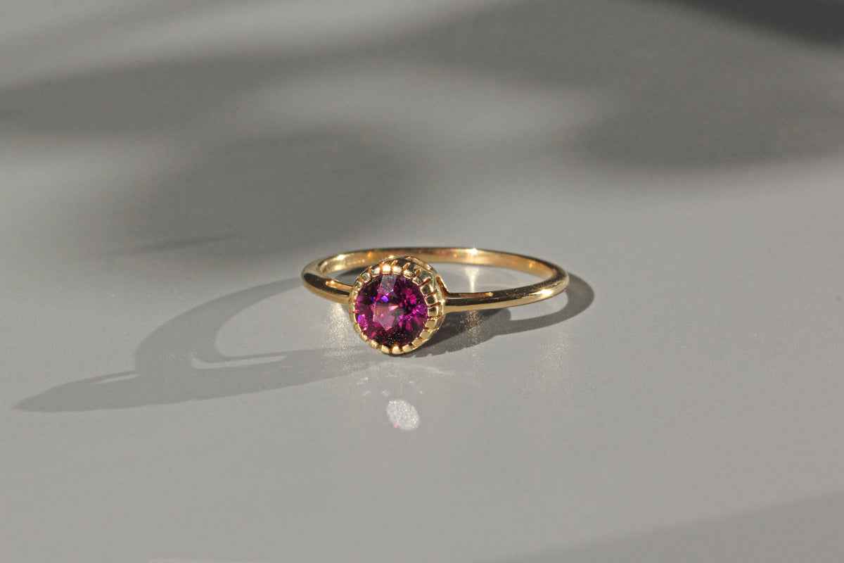 Vintage purple garnet solitaire ring in 10ct gold
