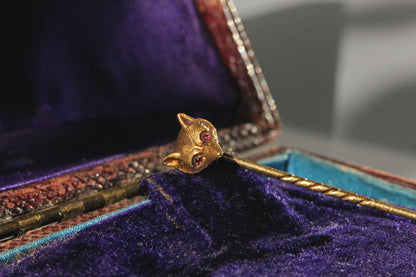 Antique victorian fox head pin with pink topaz eyes, in 9 carat gold