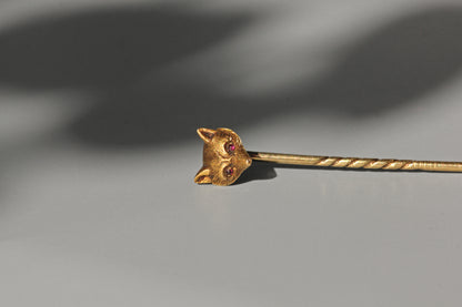 Antique victorian fox head pin with pink topaz eyes, in 9 carat gold