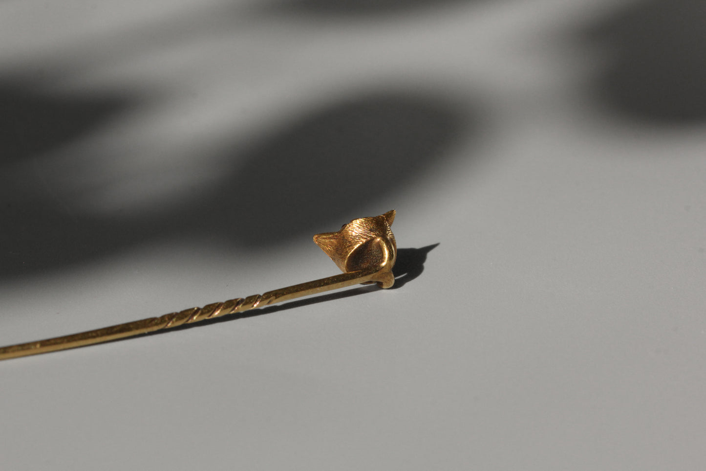 Antique victorian fox head pin with pink topaz eyes, in 9 carat gold