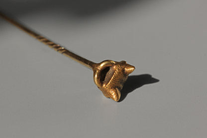Antique victorian fox head pin with pink topaz eyes, in 9 carat gold