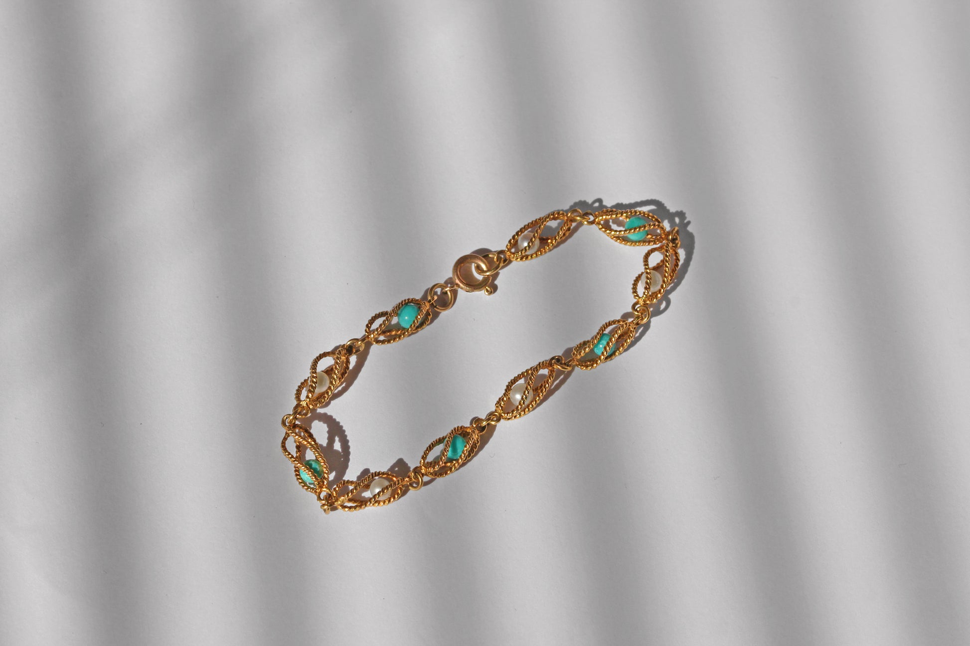 Delicate pearl and amazonite bracelet in 9 carat gold
