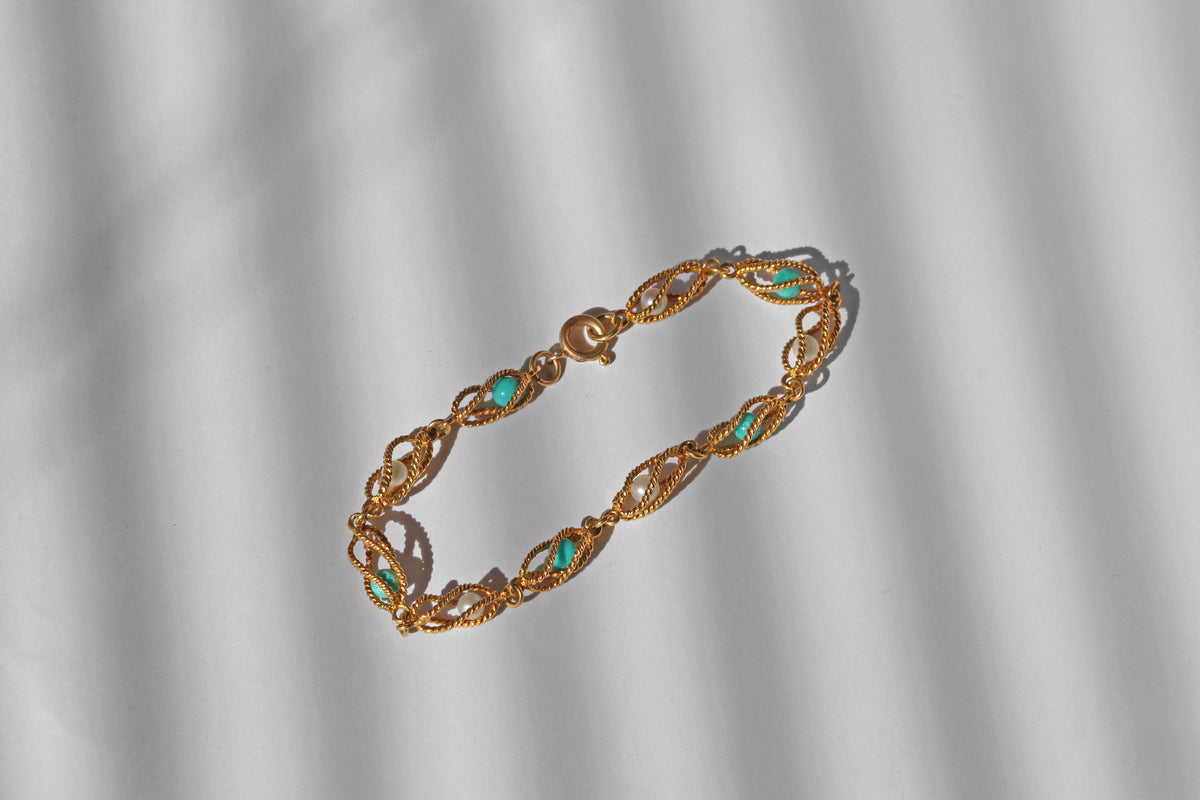 Delicate pearl and amazonite bracelet in 9 carat gold
