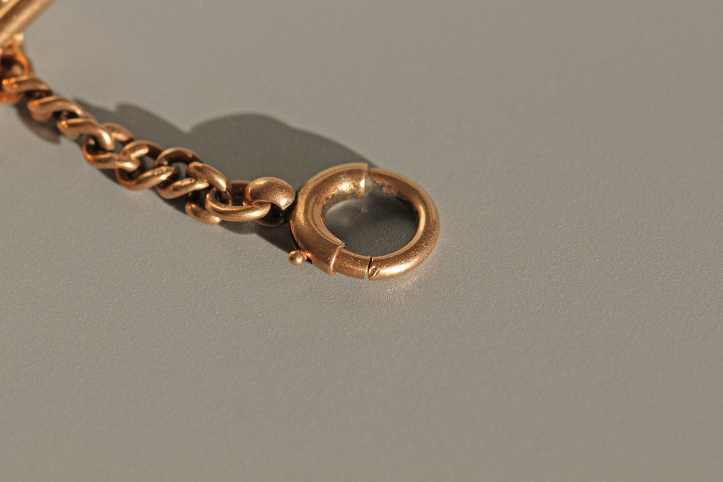 Antique victorian curb link albert chain, in 9 carat gold