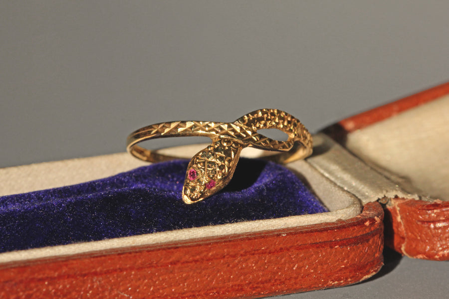 Vintage ouroboros snake ring with pink topaz eyes in 9ct gold blue velvet jewellery box