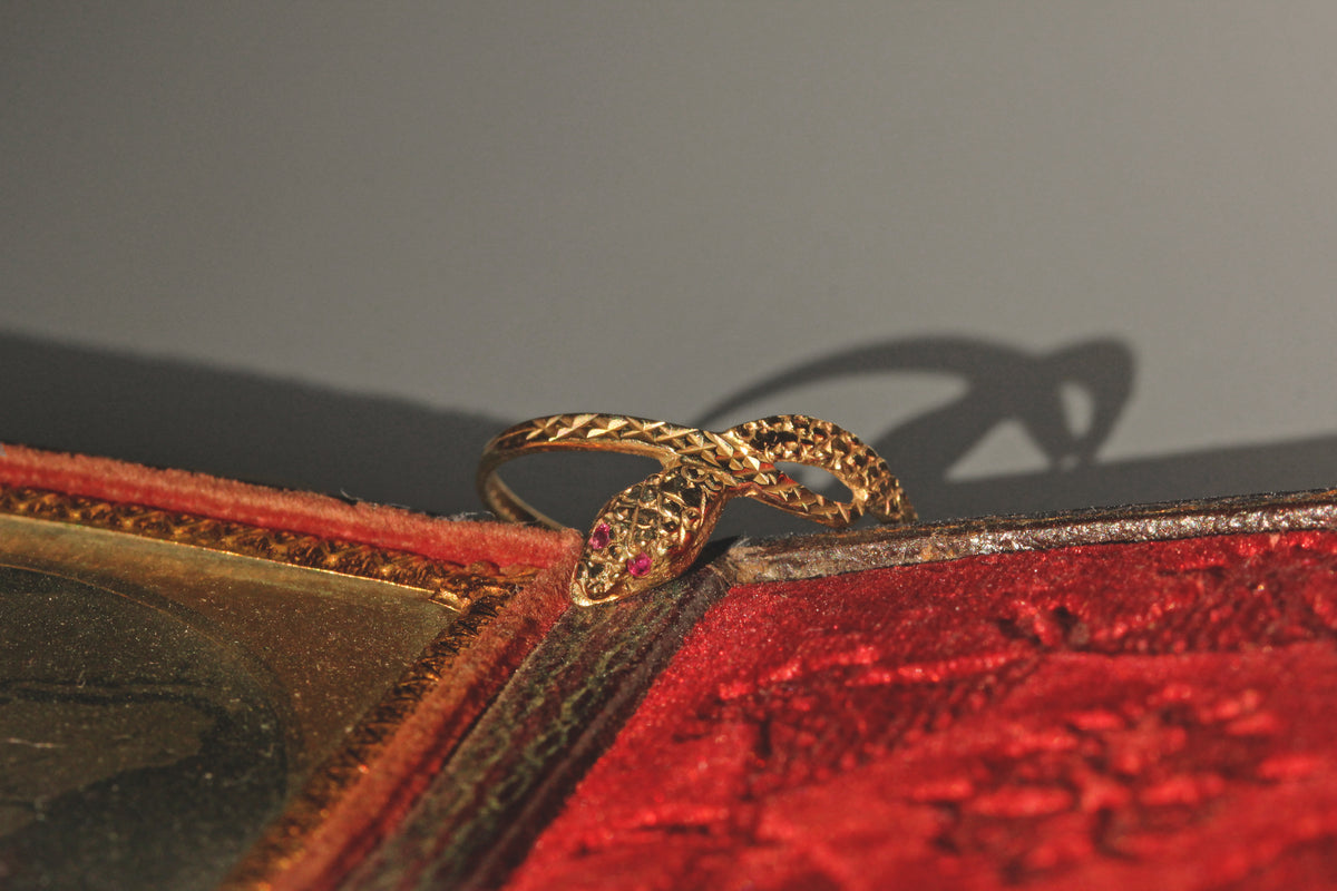Vintage ouroboros snake ring with pink topaz eyes in 9ct gold in red box