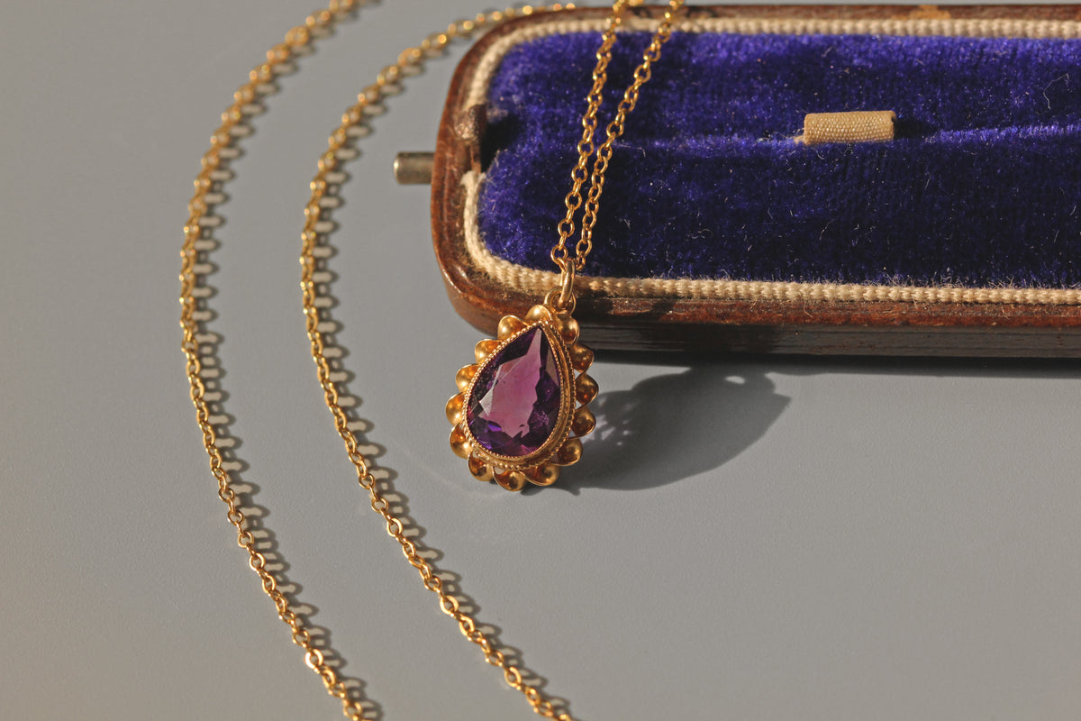 Vintage teardrop amethyst pendant necklace in 9 carat gold