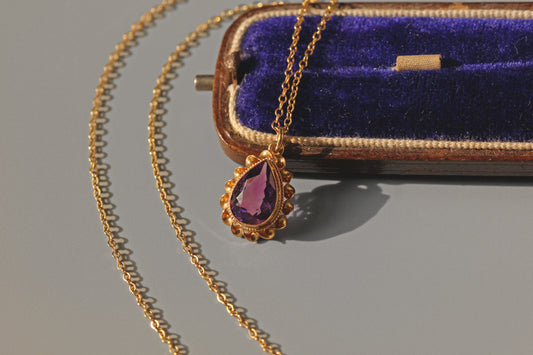 Vintage teardrop amethyst pendant necklace in 9 carat gold

