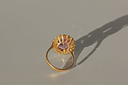 Vintage purple amethyst solitaire ring, in 9 carat gold