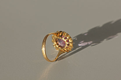 Vintage purple amethyst solitaire ring, in 9 carat gold