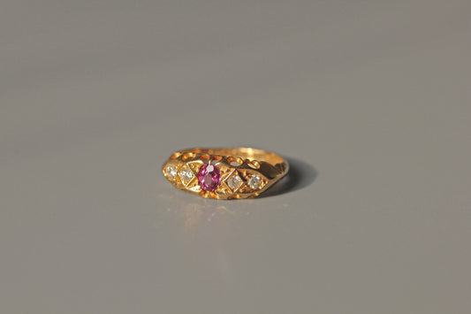 Antique victorian ruby & diamond ring, in 18 carat gold